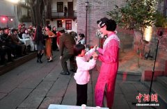 福州：《冷月无声——吴石传奇》吸引市民观看